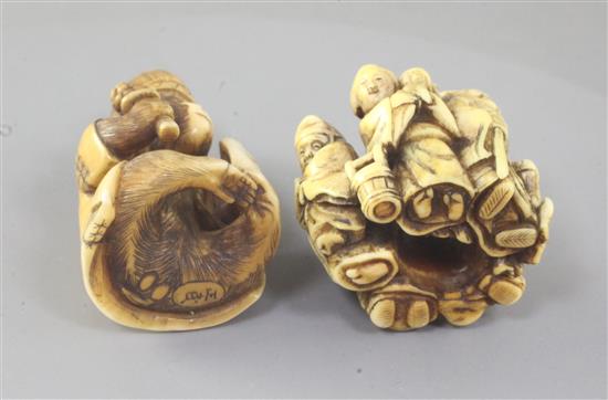 Two Japanese ivory netsuke, 19th century, 2.8cm